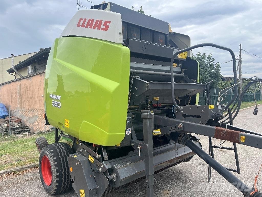 CLAAS Variant 380 Round Balers