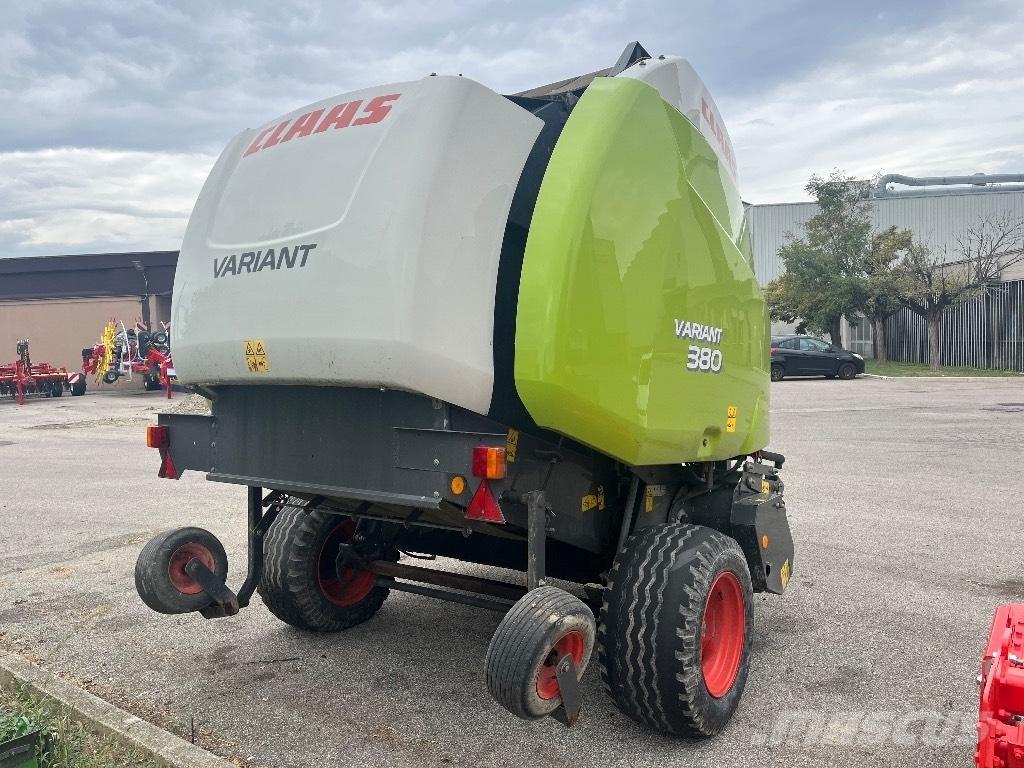 CLAAS Variant 380 Round Balers