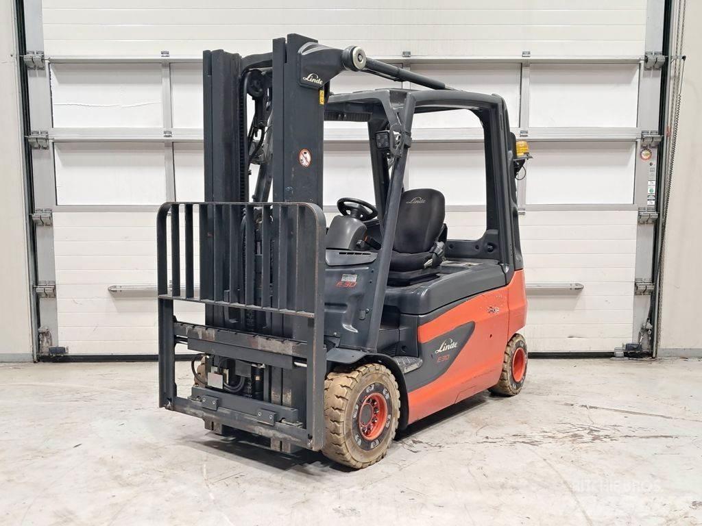 Linde E30L-01 Electric Forklifts