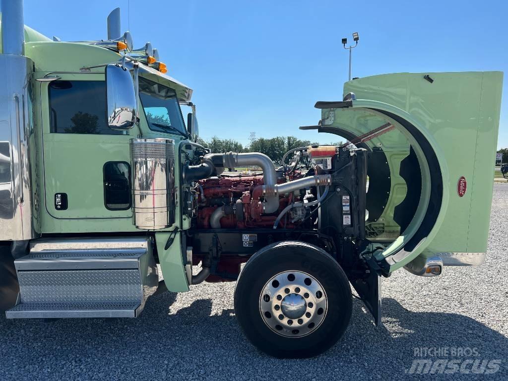 Peterbilt 389 Conventional Trucks / Tractor Trucks