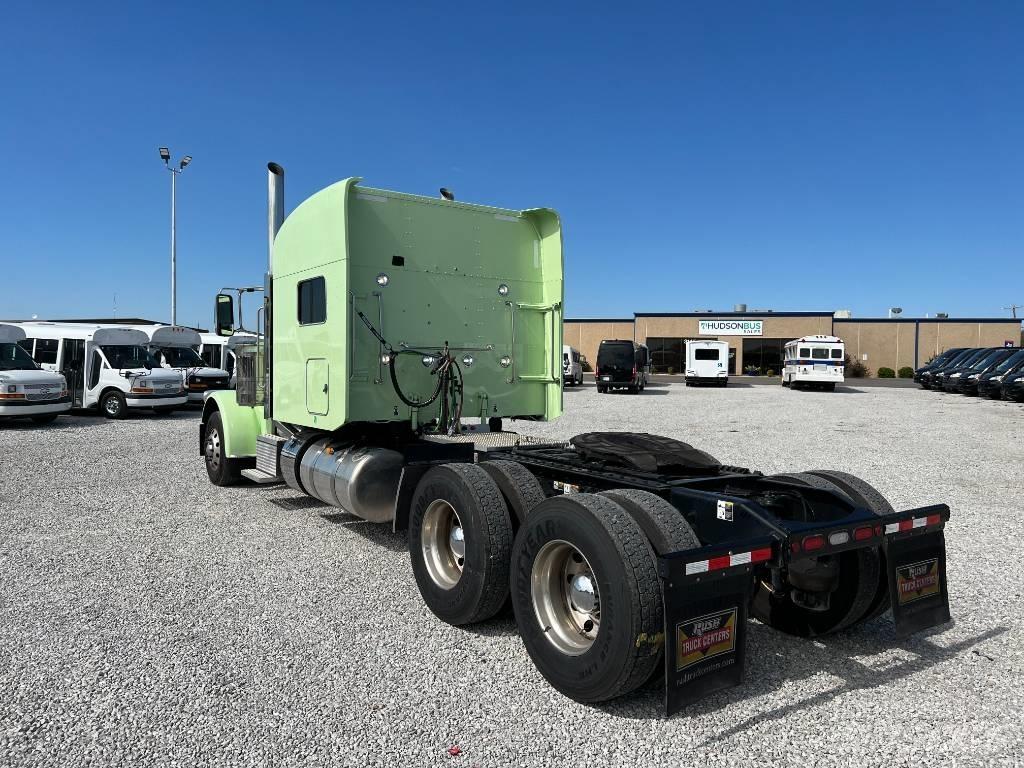 Peterbilt 389 Conventional Trucks / Tractor Trucks