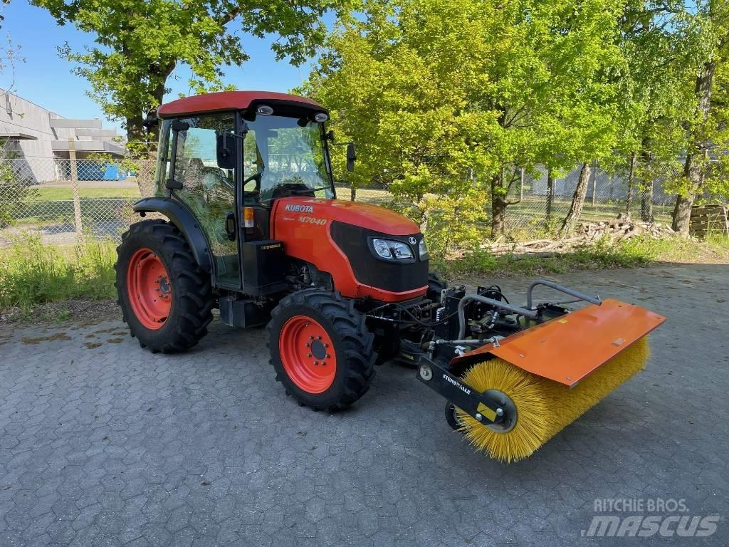 Kubota M 7040 Tractors
