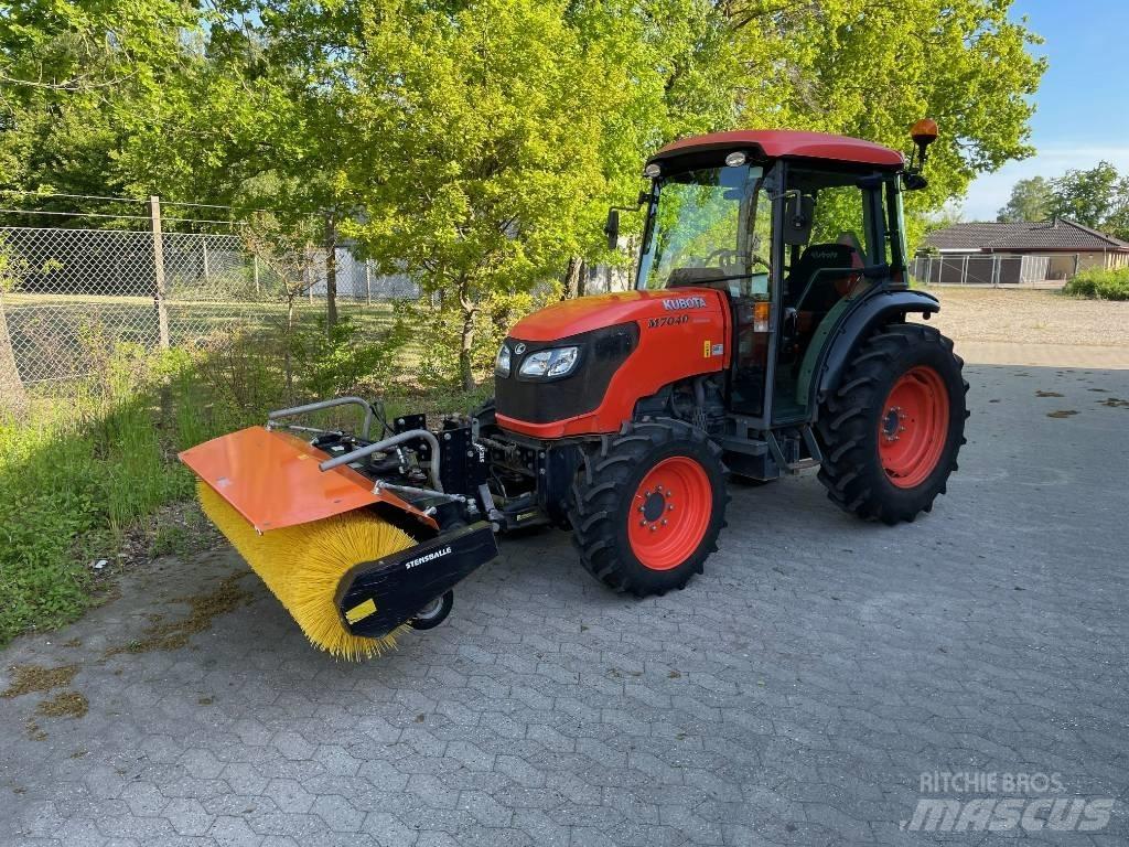 Kubota M 7040 Tractors