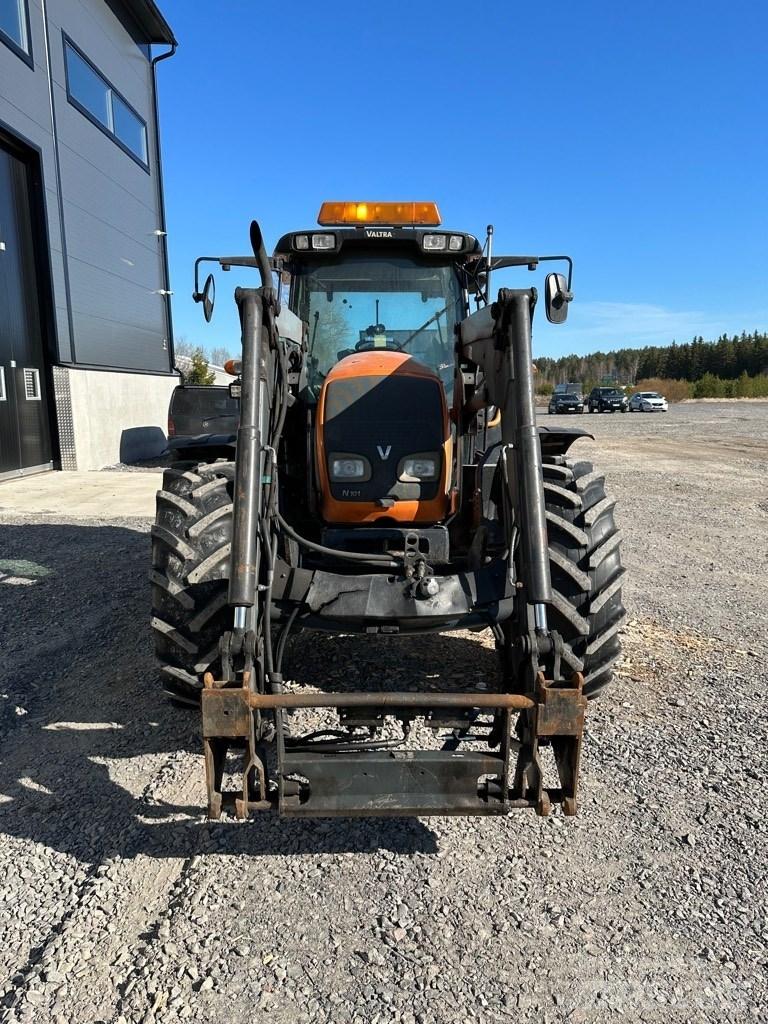 Valtra N101 Tractors