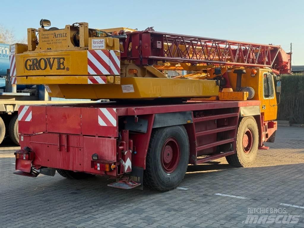 Grove GMK 2035 Mobile and all terrain cranes
