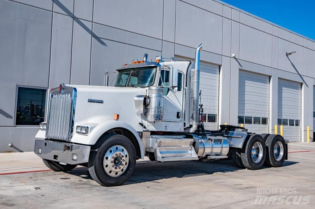 Kenworth W900 Conventional Trucks / Tractor Trucks