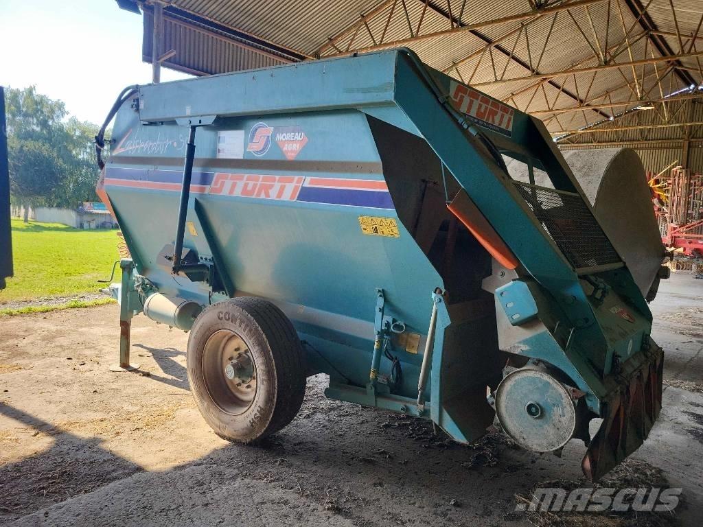 Storti Labrador 9 Mixer feeders
