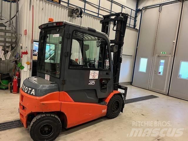 Toyota 8 FBMT 40 Electric Forklifts