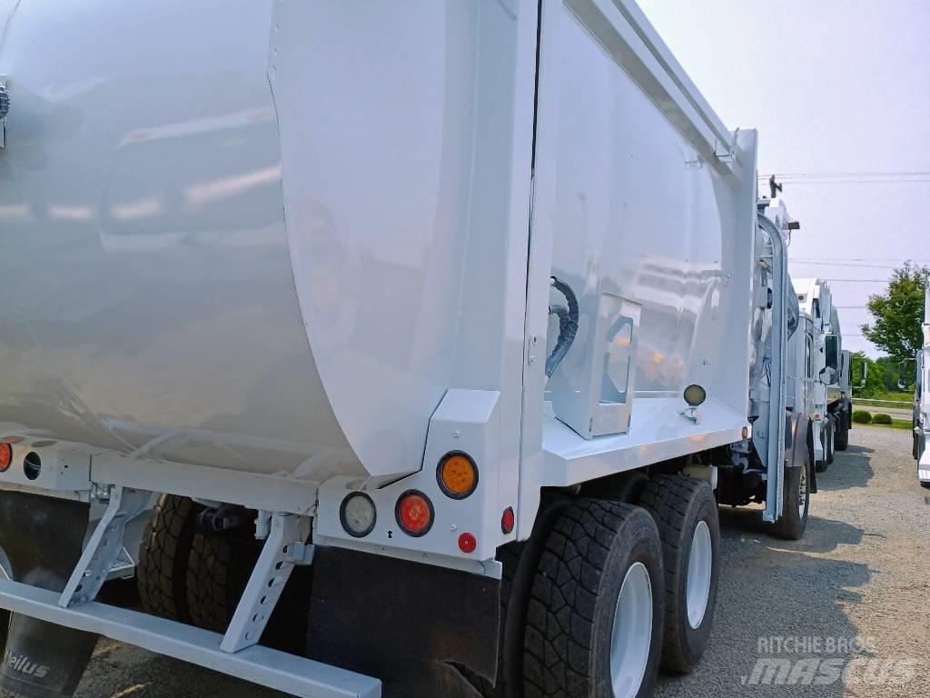 Mack LEU 613 Garbage Trucks / Recycling Trucks