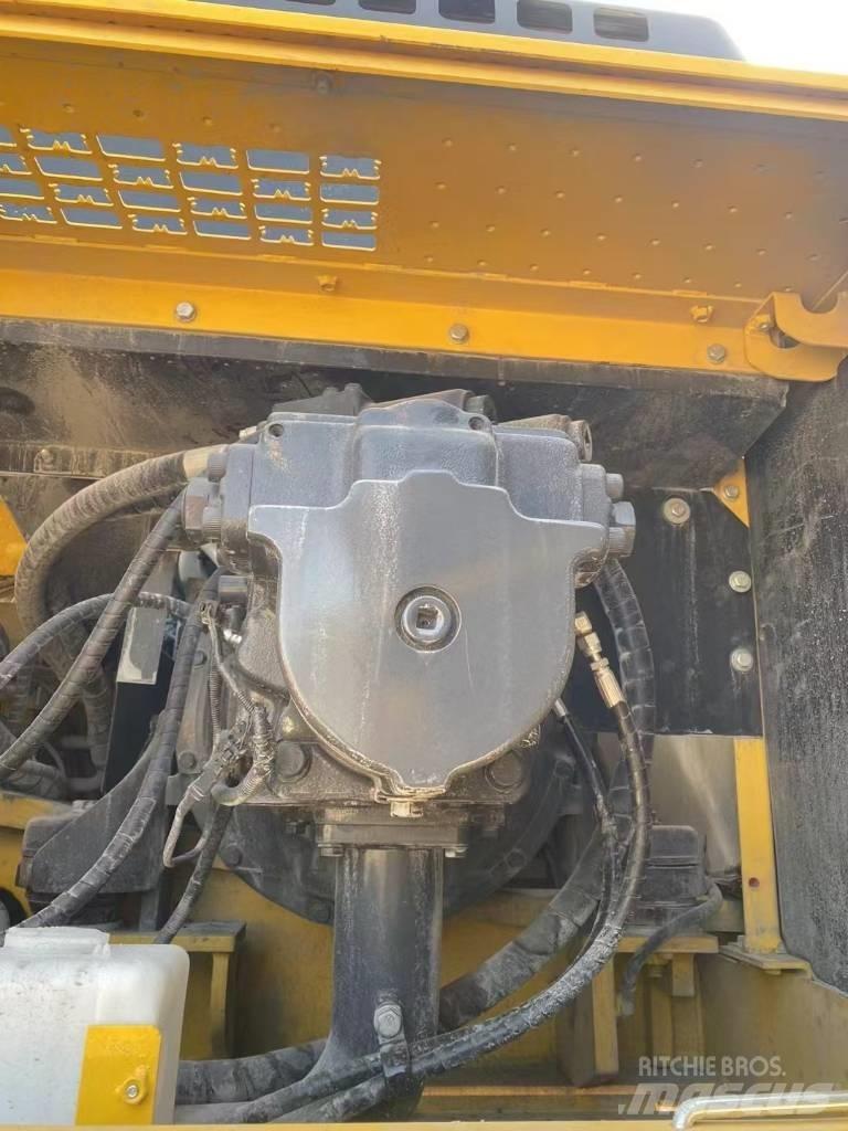Komatsu 450LC-8 Crawler Excavators
