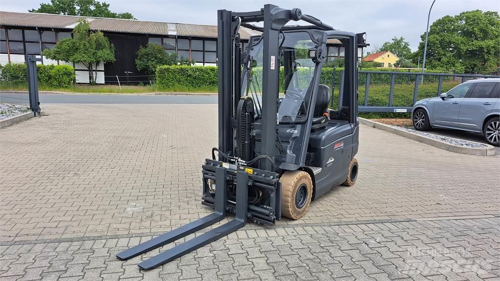 Linde E25-01 Electric Forklifts