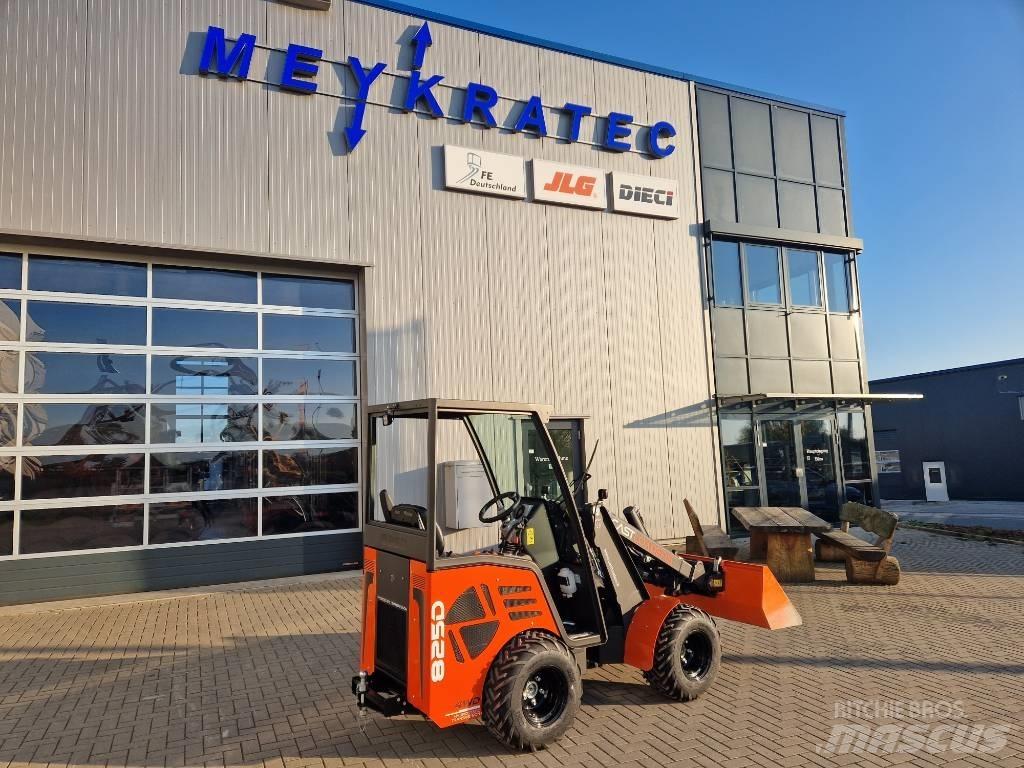 Cast Loaders 825D Telescopic Handlers
