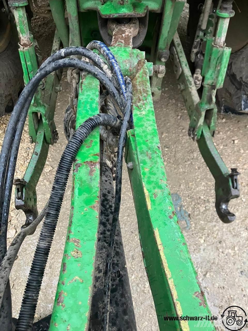 John Deere 590 Round Balers
