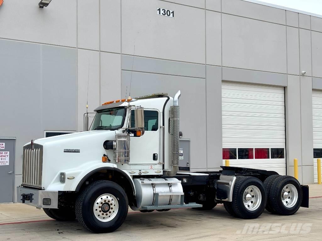 Kenworth T800 Conventional Trucks / Tractor Trucks