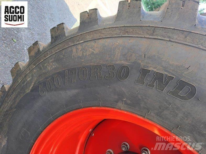 Fendt 826 PROFI+ Tractors