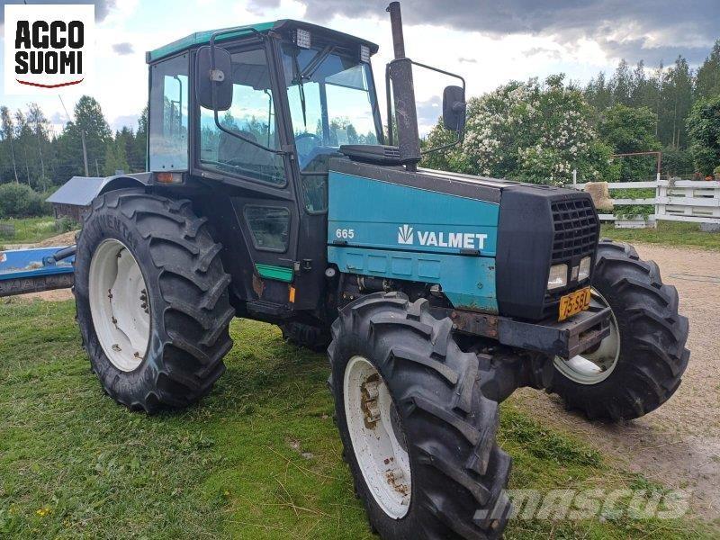 Valmet 665 Tractors