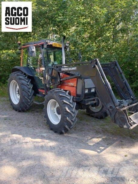 Valtra 900 Tractors
