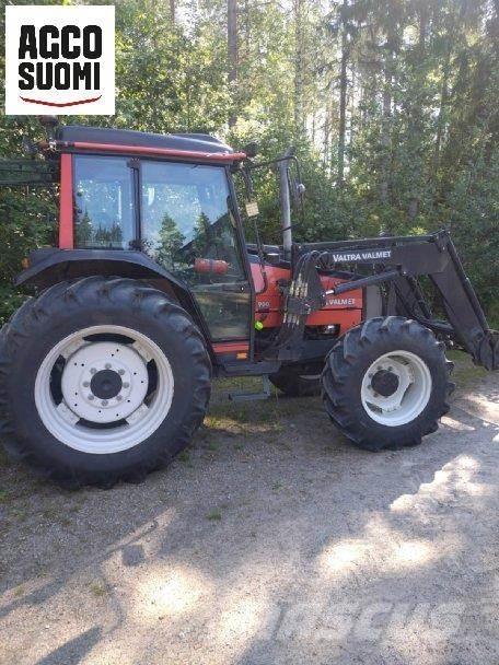 Valtra 900 Tractors