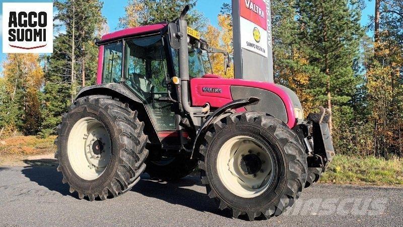 Valtra A92 Tractors