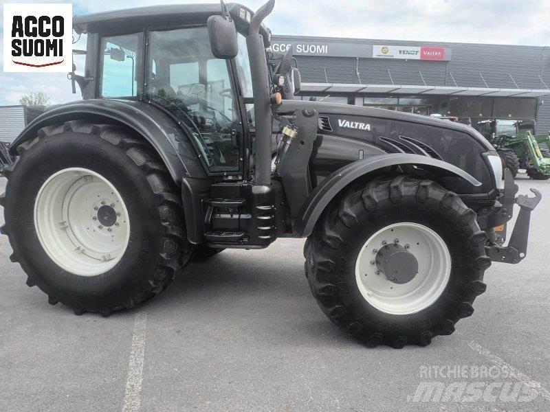 Valtra T213 VERSU Tractors