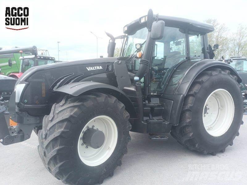 Valtra T213 VERSU Tractors