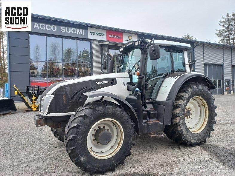 Valtra T213 VERSU Tractors