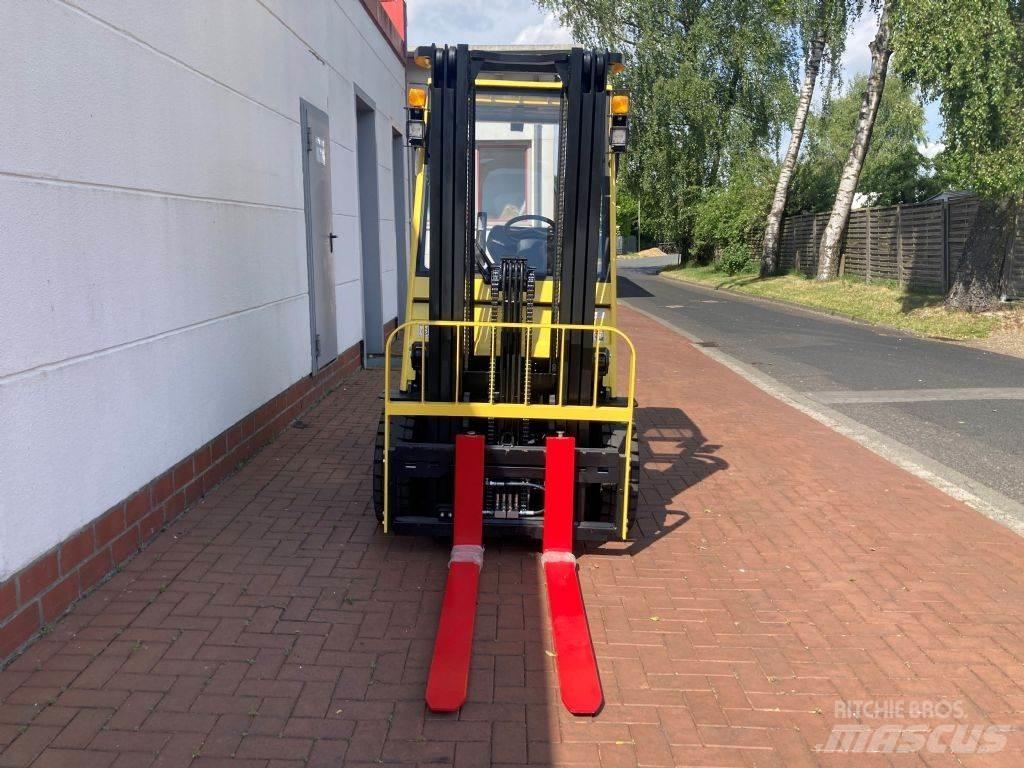 Hyster J 2.0 UT Electric Forklifts