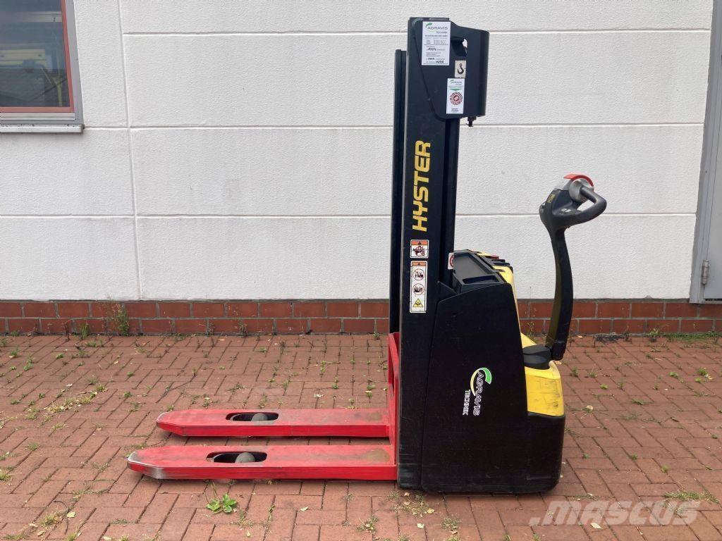 Hyster S 1.0 Pedestrian stacker