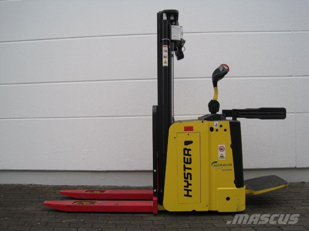 Hyster S 1.5S Pedestrian stacker