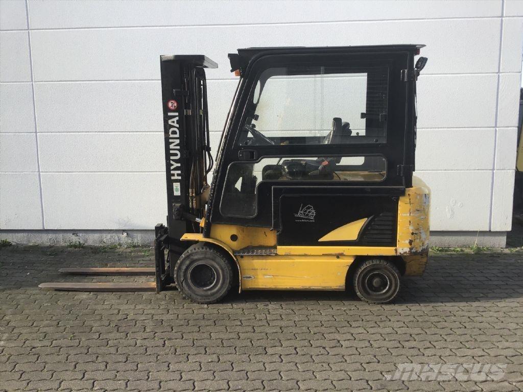 Hyundai 32B-7 Electric Forklifts