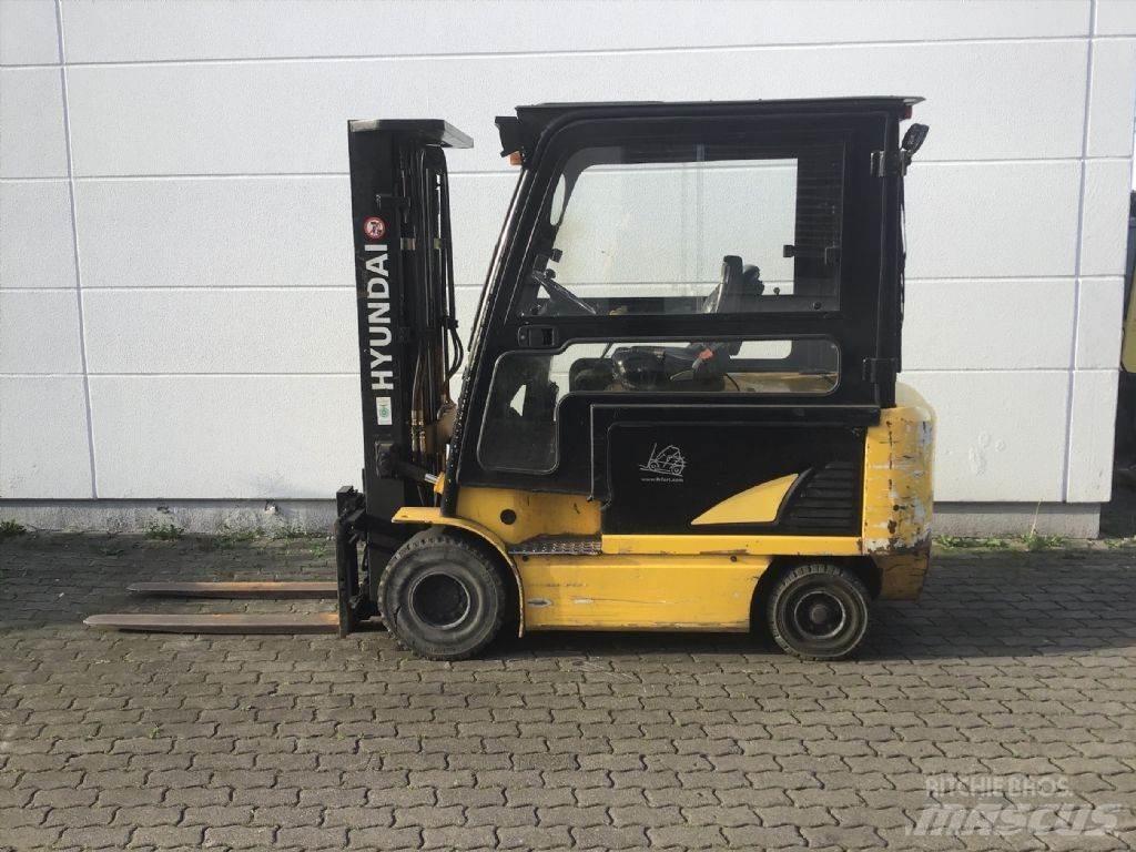 Hyundai 32B-7 Electric Forklifts