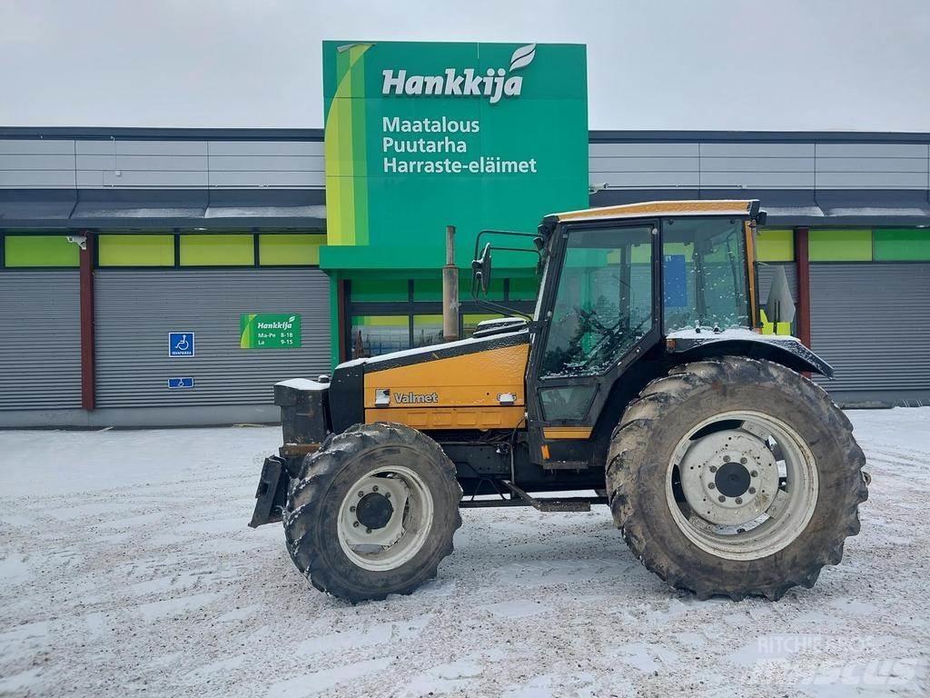 Valmet 665 Tractors