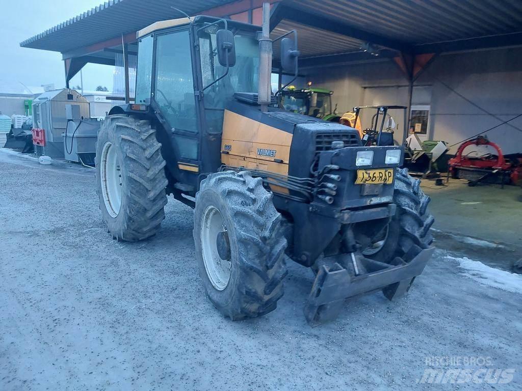Valmet 665 Tractors
