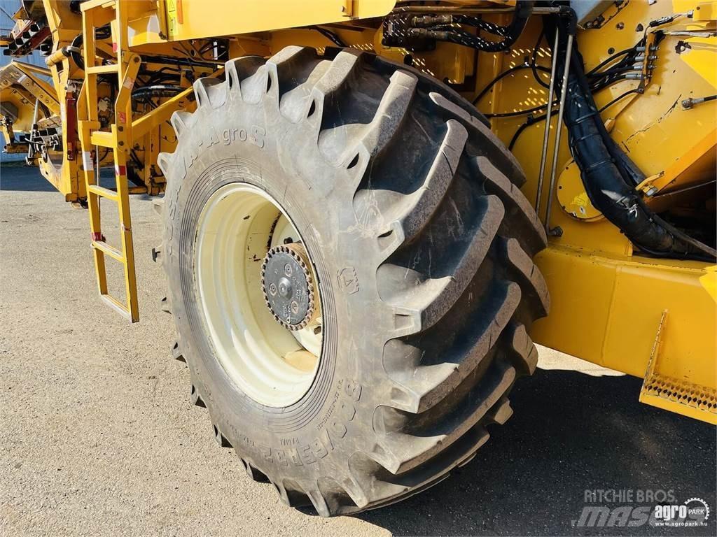 Oxbo 2480 Combine Harvesters