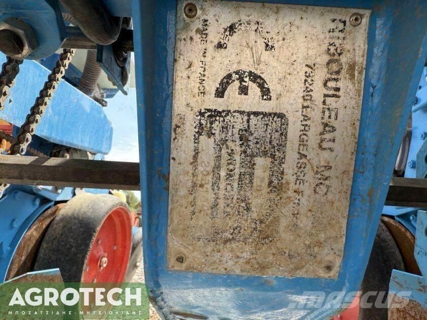 Monosem NG Plus 2 Tractors