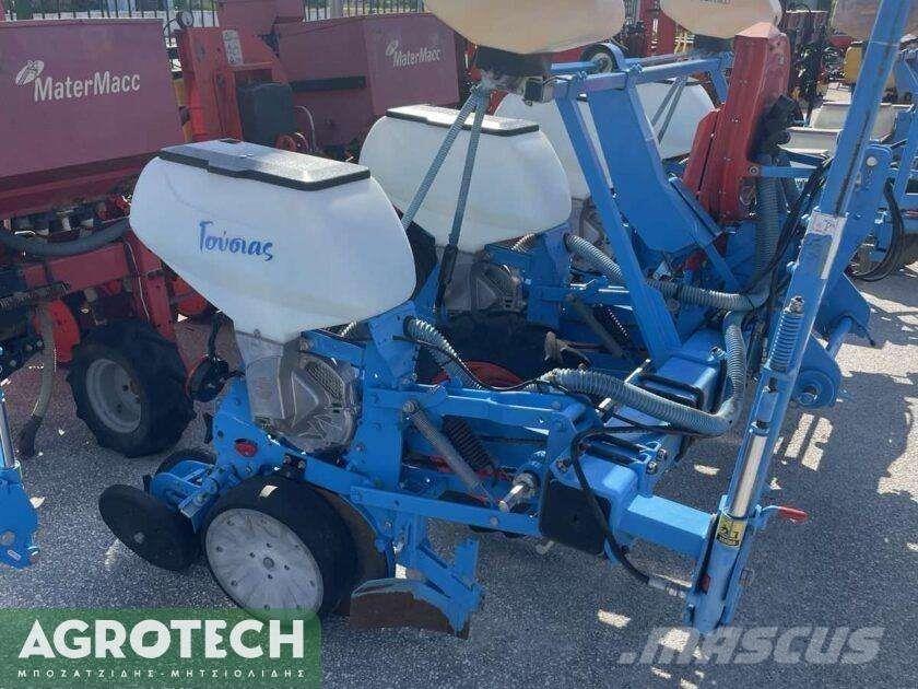 Monosem NG Plus 4 Tractors