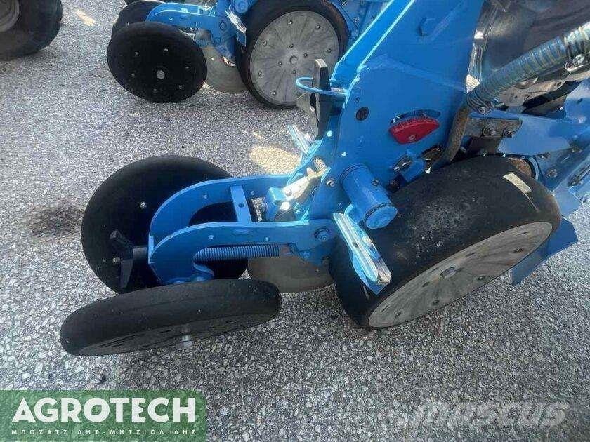 Monosem NG Plus 4 Tractors