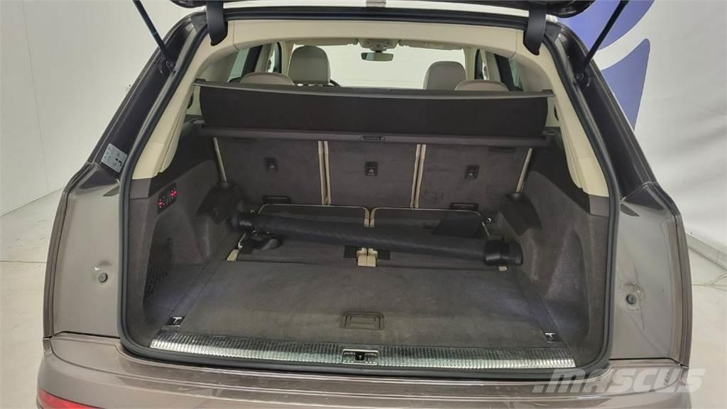 Audi SQ7 Automobiles / SUVS