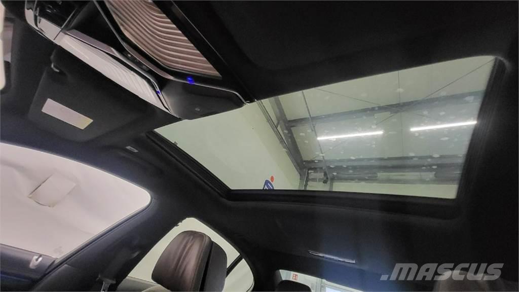 BMW 740 Automobiles / SUVS