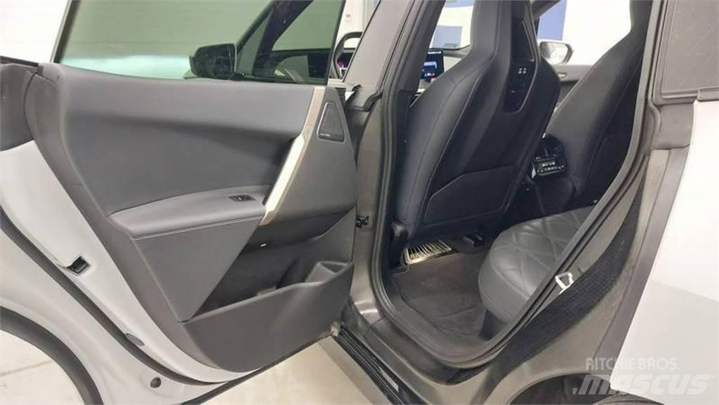 BMW iX Automobiles / SUVS
