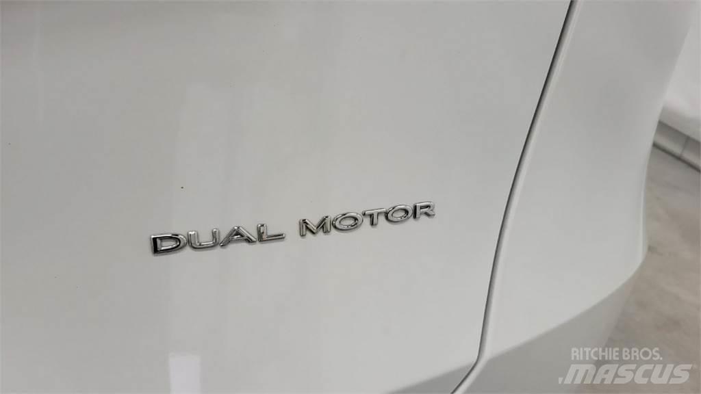 Tesla Y Automobiles / SUVS