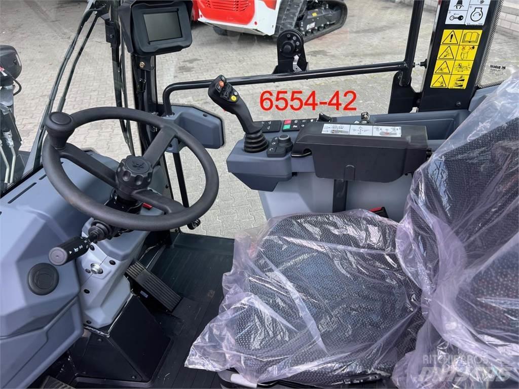 Bobcat L 85 Wheel Loaders