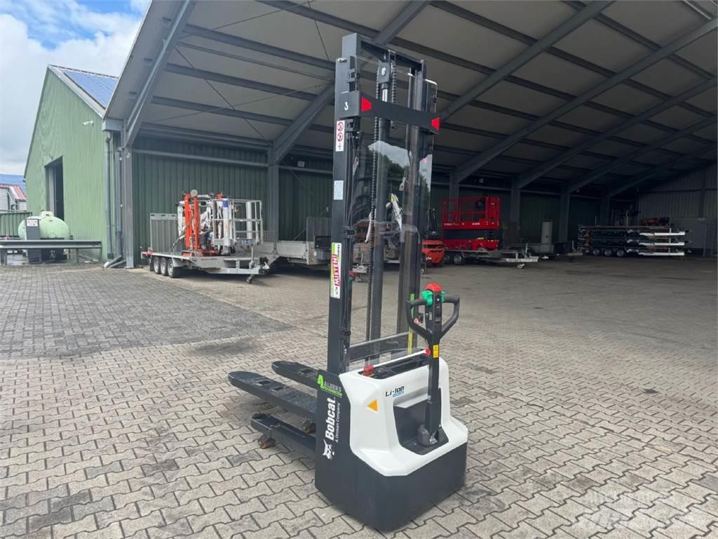 Bobcat LSM12N-7 i Pedestrian stacker