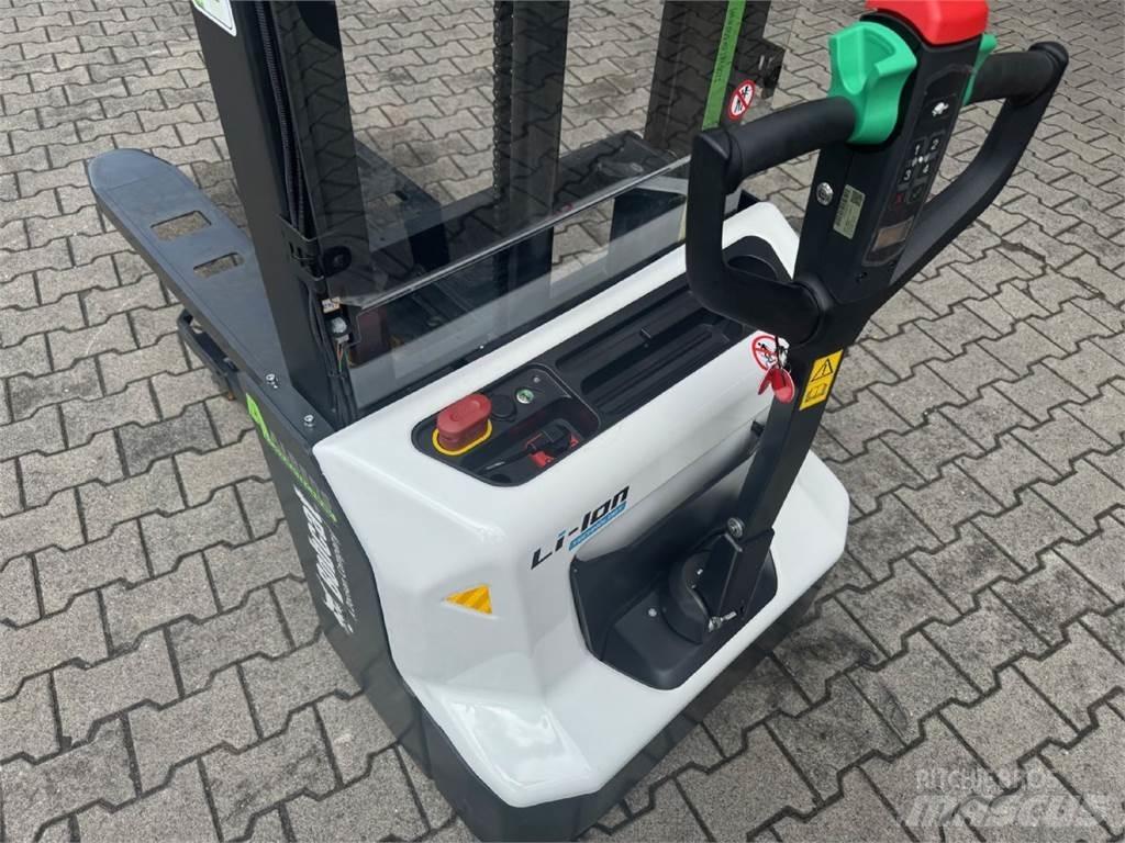 Bobcat LSM12N-7 i Pedestrian stacker