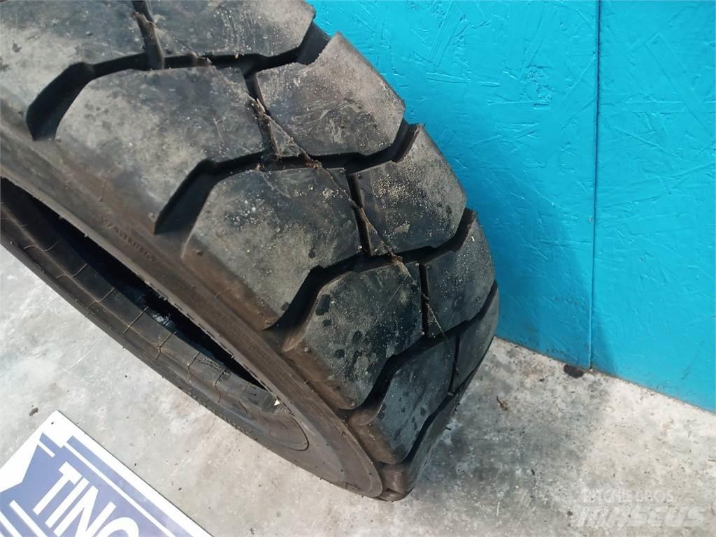  15 8.15-15 Tires, wheels and rims