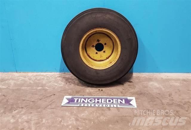  17 13.5/75-17 Tires, wheels and rims