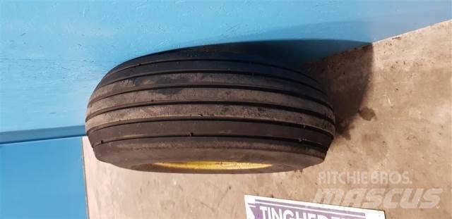  17 13.5/75-17 Tires, wheels and rims