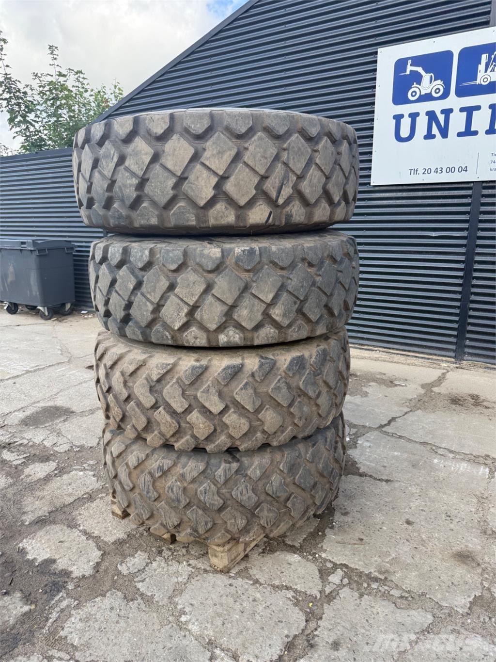  17.5-25 Tires, wheels and rims
