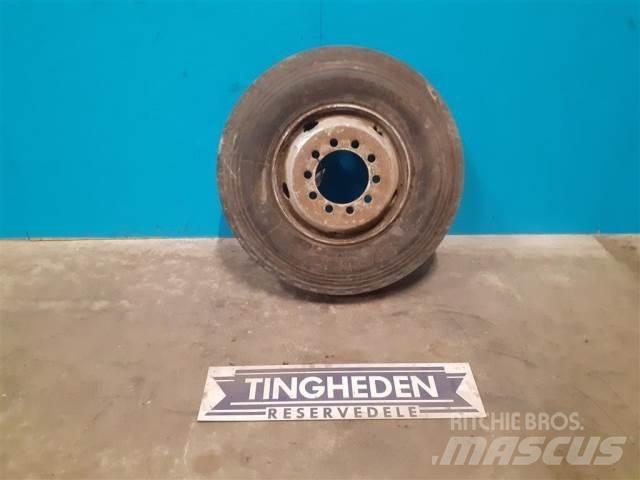  17.5 9.5 R17.5 Tires, wheels and rims