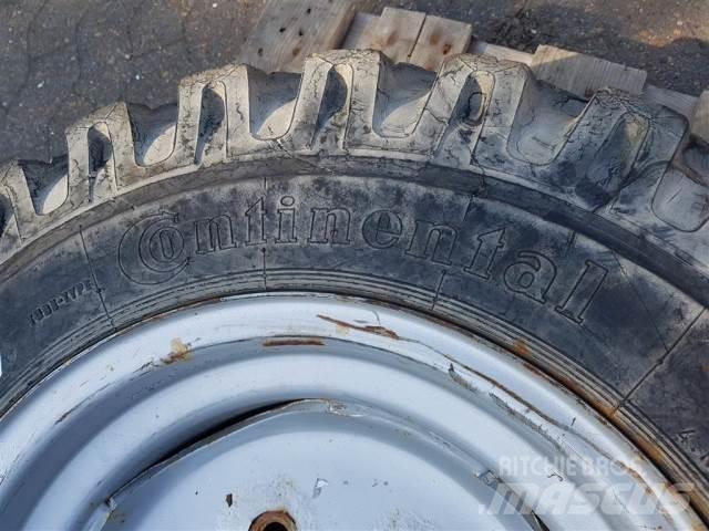  18 10.5-18 Tires, wheels and rims